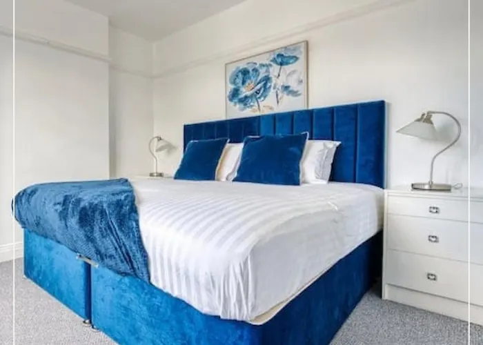 Your Peaceful Escape 8-Bedroom Home In Nottingham - Near City Hospital, Sherwood & Close To City Centre